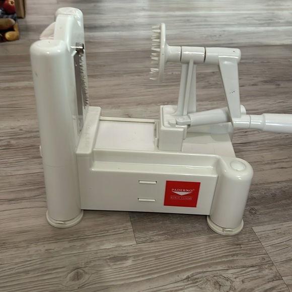 Paderno world cuisine spiral vegetable slicer - Picture 2 of 7